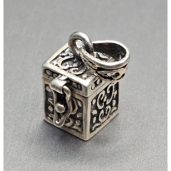 David H Smith Jewelry - VTG 925 Sterling Silver 3D Prayer Box Pendant .75" Repoussé Design Signed DHS
